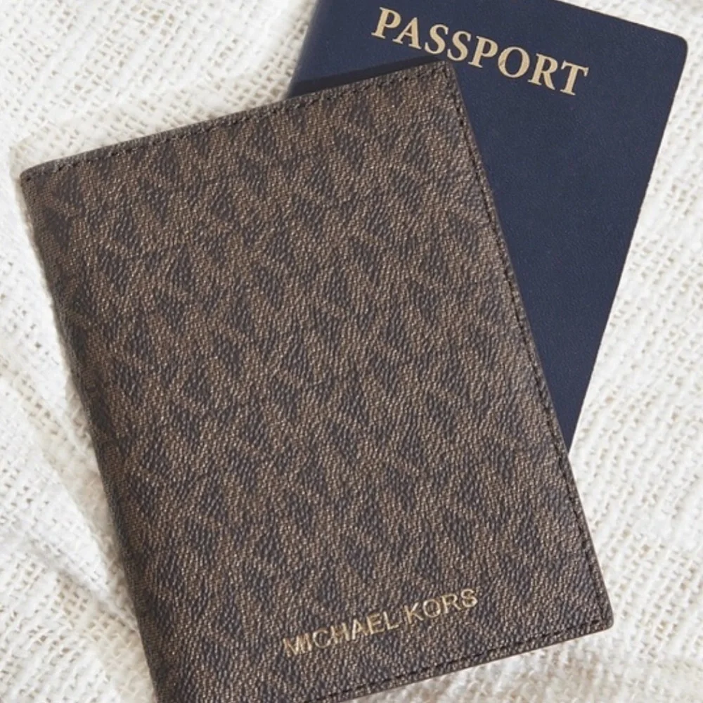 Michael Kors Passport Wallet. Brown & Gold. - Picture 1 of 6